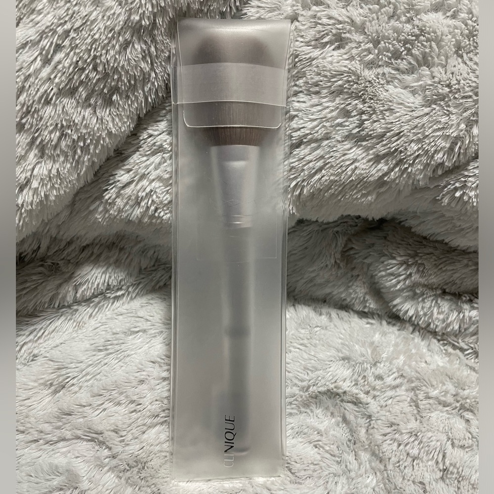 NEW Clinique Large Powder Brush